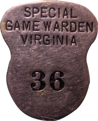 Isang larawan ng isang game warden na nagpapakilala sa numero ng badge 36