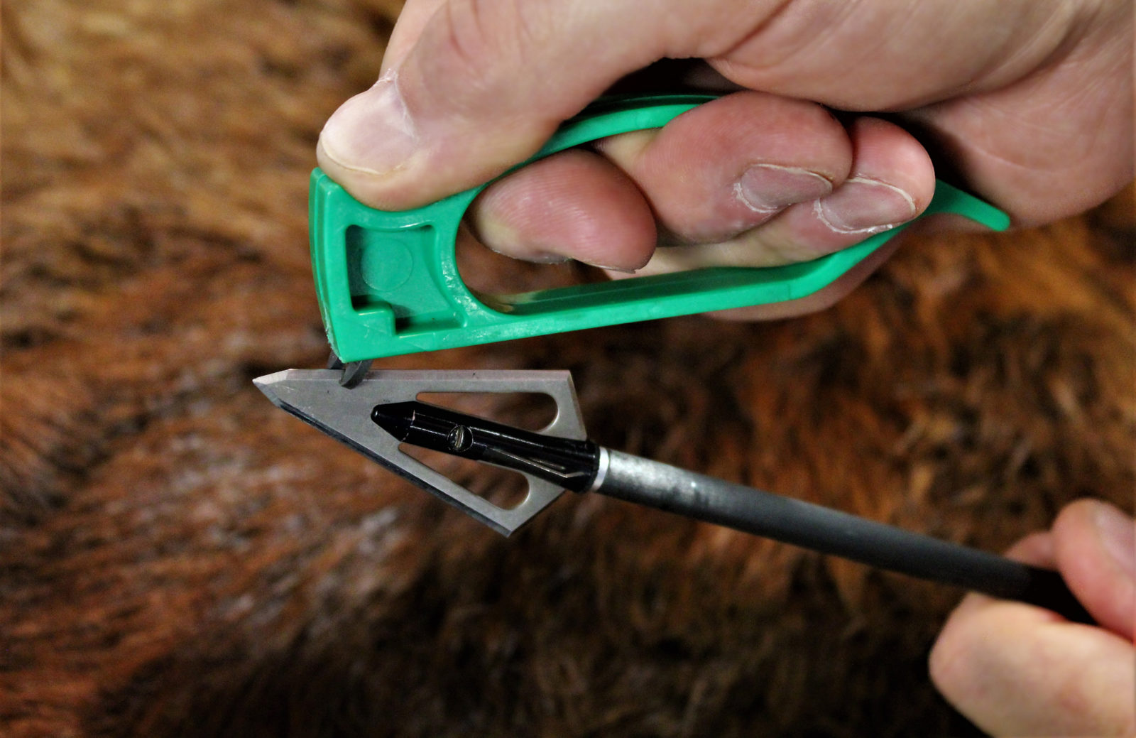 Isang imahe ng isang arrowhead na hinahasa