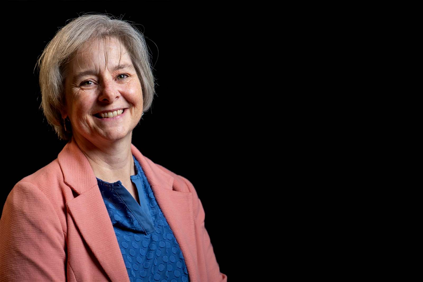 Isang headshot ni Stacey Brown, Assistant Director ng Boating Division ng DWR