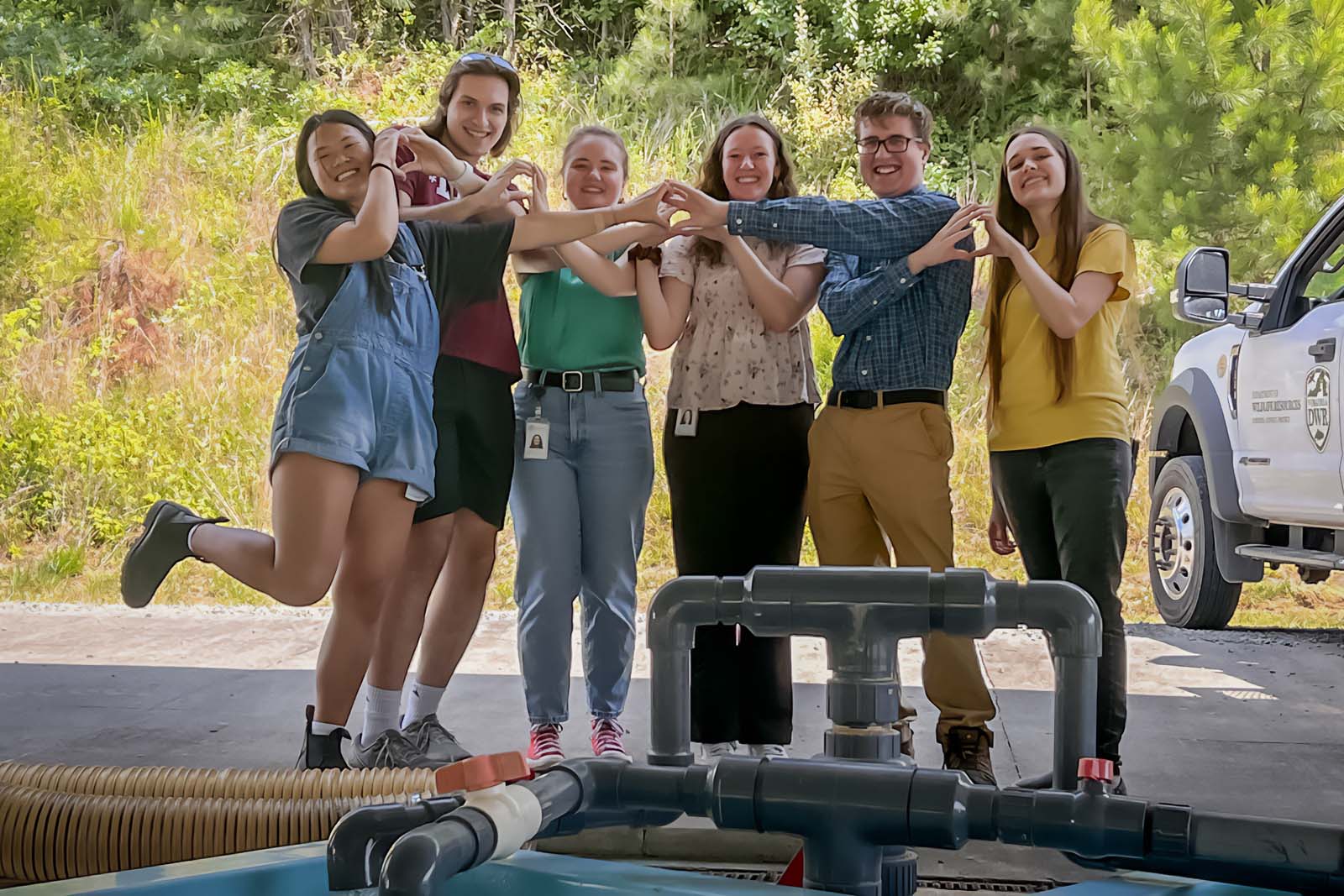 Isang pangkat na larawan ng mga intern ng tag-init na 2023 ng DWR