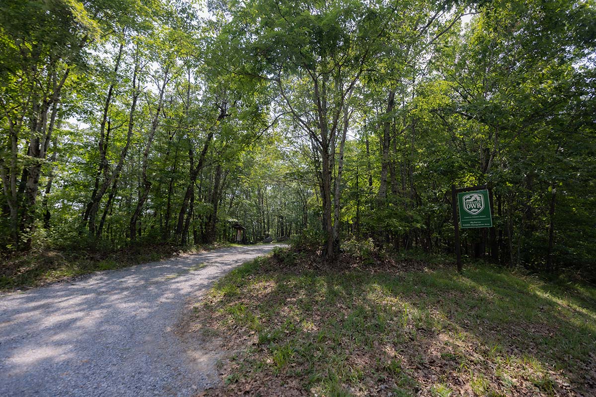 Ang Pagpasok sa Big Survey WMA ay malinaw na minarkahan ng isang palatandaan