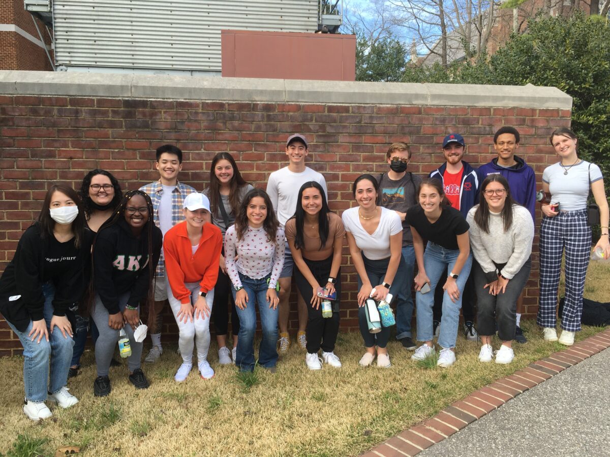 group picture ng mga wildlife biologist mula sa University of Richmond