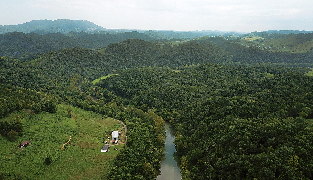 Isang larawang nagpapakita ng aerial photo ng Clinch River sa Russel county kung saan muling ipinakilala ang Appalachian monkeyface mussel