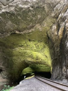 Natural Tunnel sa dapit-hapon
