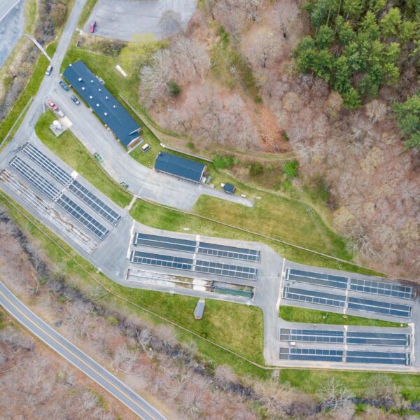 Isang himpapawid na tanawin ng Paint Bank Hatchery