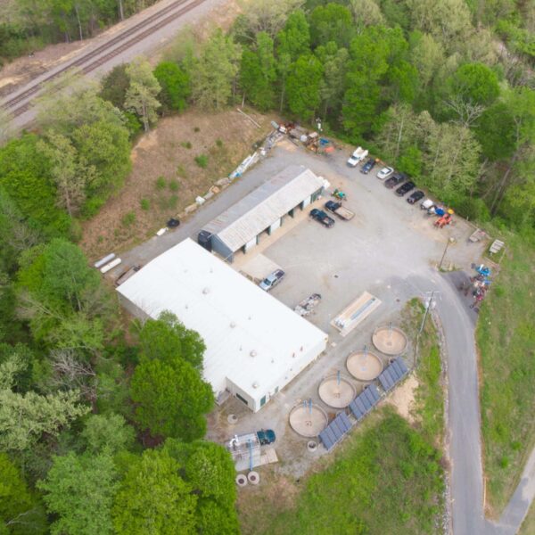 Isang aerial view ng Vic Thomas Hatchery